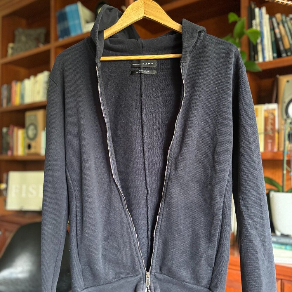 ZARA Essentials Full Zip Hoodie – Black (Size Small)